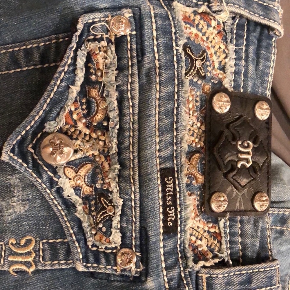 Signature boot cut miss me jeans light wash